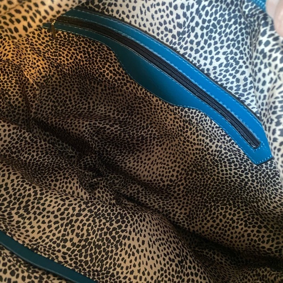 NWT‎ Isabelle PETA approved vegan faux leather purse. - Picture 4 of 7